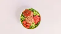 سلطة الكينوا بالشمندر