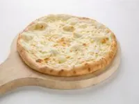 بيتزا جبنة سائلة