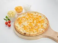 بيتزا أجبان مشكلة