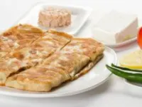 مطبق تونة مع جبنة بيضاء