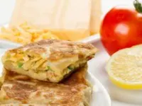 مطبق دجاج مع جبنة شيدر