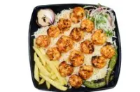 صحن اربعة اسياخ جمبري مع الرز والبطاطس والسلطات