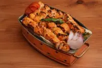 صحن واحد كيلو اثنا عشر سيخ شيش طاووق مع الرز والبطاطس والسلطات