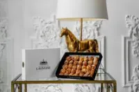 ميني إكلير كريم كريم مغطاه بالكراميل - كبير
