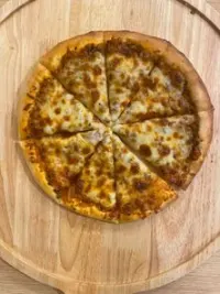 محمرة وجبن موزاريلا