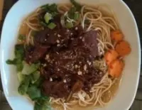 شوربة اللحم مع النودلز