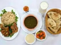وجبة نصف فرخه محمره مع ارز بشعريه وملوخيه وشوربة لسان عصفور