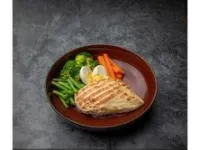 صدر دجاج مشوي مع خضار سوته