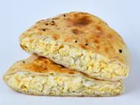 بيض مقلي وجبن