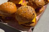 ٦ قطع سلايدر الدجاج