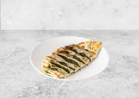 فطيرة لبنة سبانخ - وسط