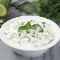 سلطة اللبن بالخيار