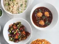 منشوريا نباتية مع أرز مقلي أو نودلز