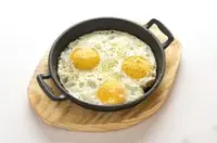 بيض عيون